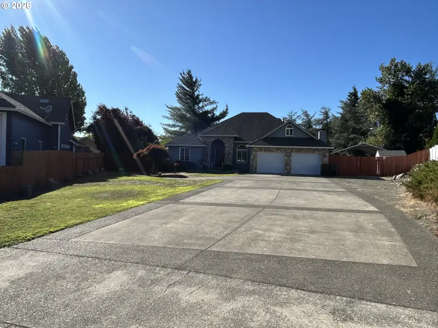 251 Martha Dr, Winchester, OR 97495 - #3