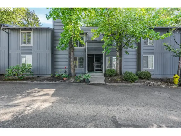 650 SW Meadow Dr #218, Beaverton, OR 97006