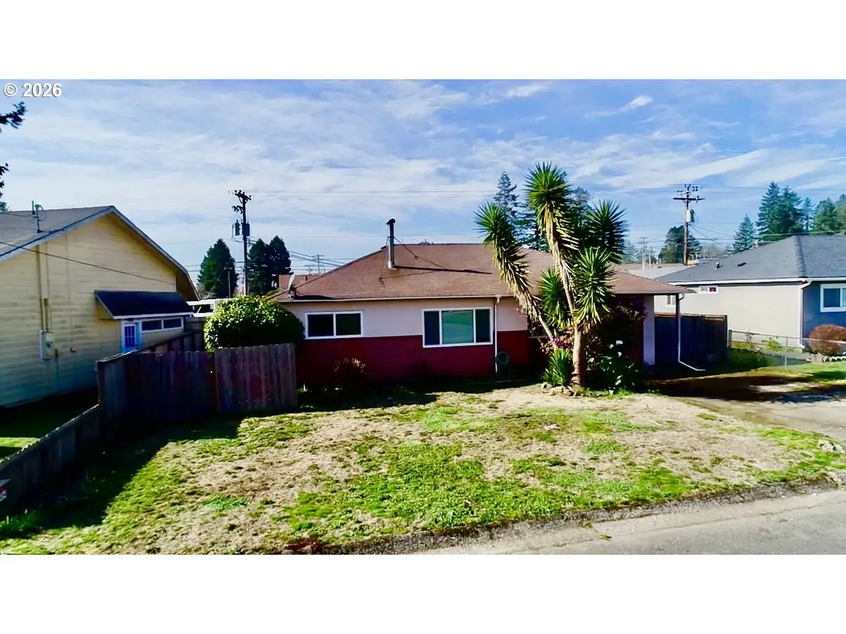 403 Linden Ln, Brookings, OR 97415 - #1