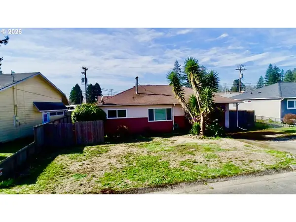 403 Linden Ln, Brookings, OR 97415