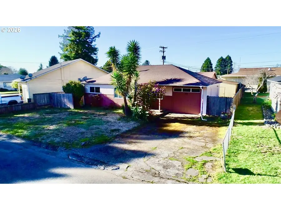 403 Linden Ln, Brookings, OR 97415 - #2