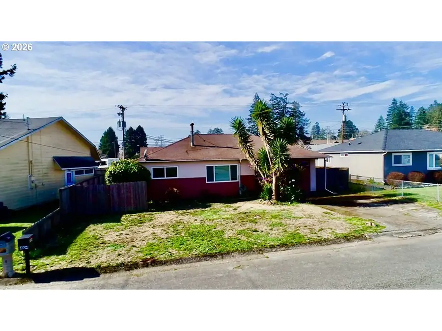 403 Linden Ln, Brookings, OR 97415 - #3