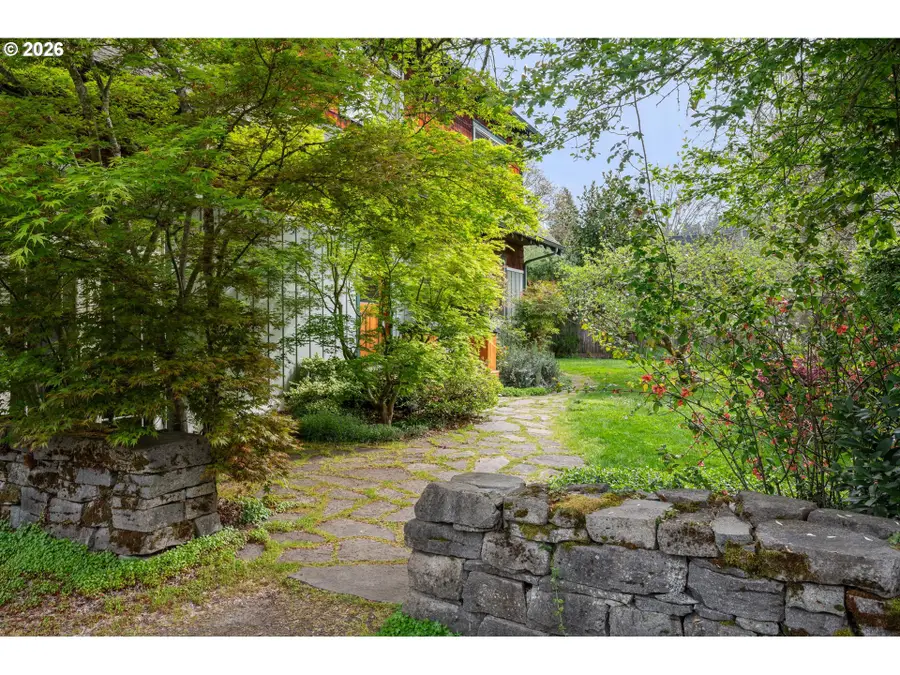 2455 Emerald Aly, Eugene, OR 97403 - #3