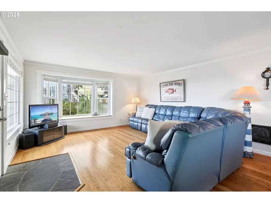 1850 NE 68th St, Lincoln City, OR 97367 - Image #3