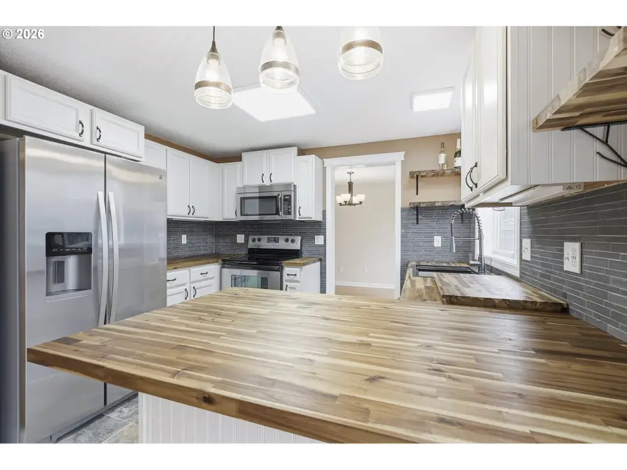 1559 E 2nd St, Newberg, OR 97132 - #3