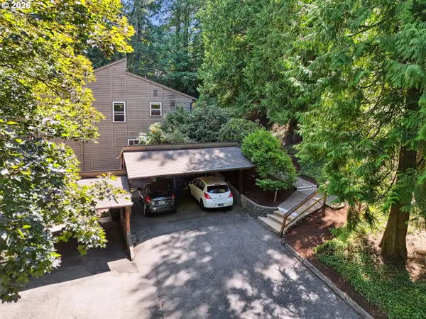 4594 SW Caldew St #A, Portland, OR 97219