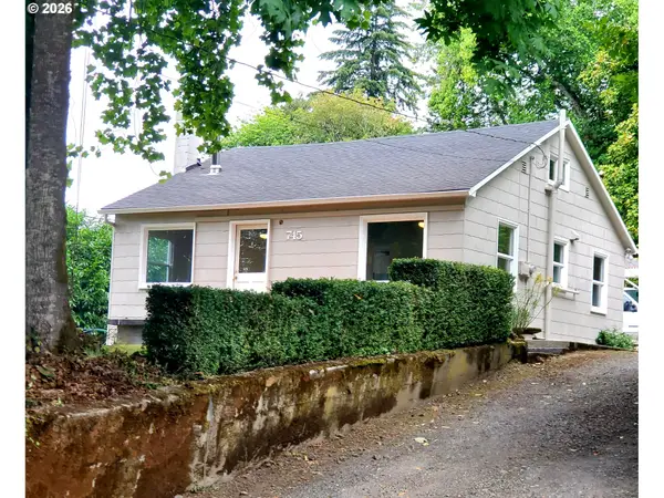 745 SW Maplecrest Dr, Portland, OR 97219