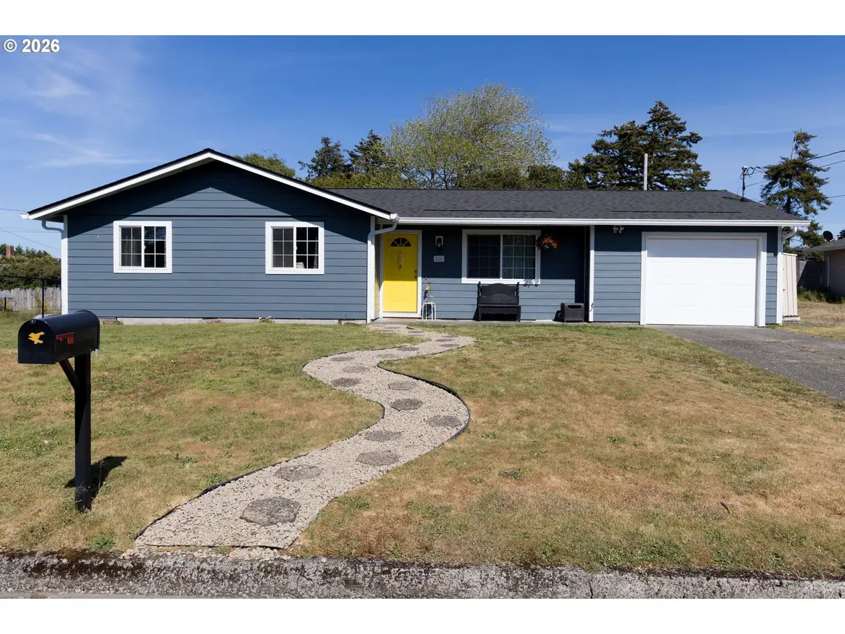 420 Juniper St, Florence, OR 97439 - #1