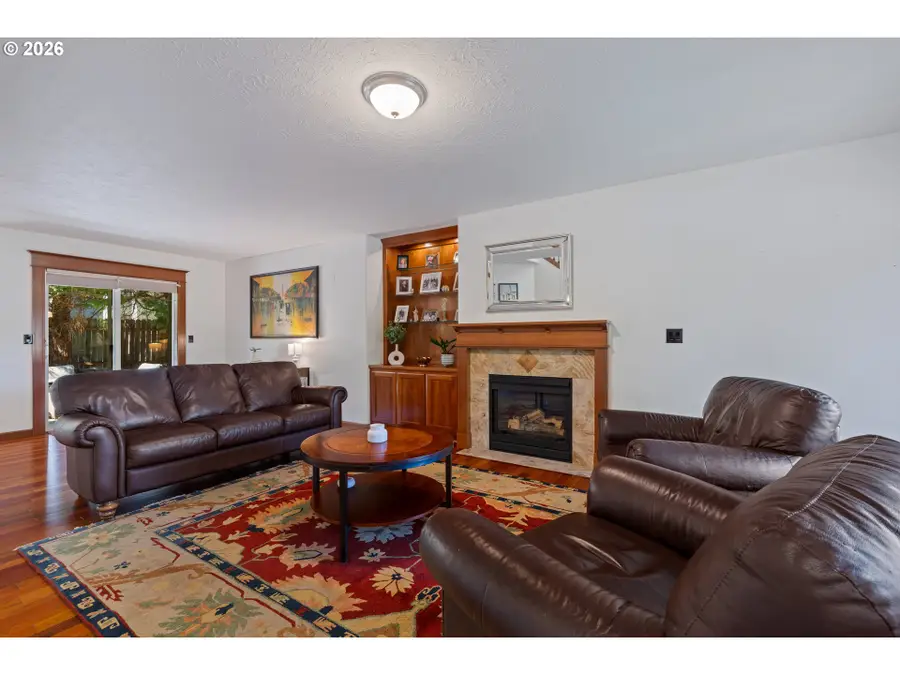 940 Montana Ct, Hoodriver, OR 97031 - #2