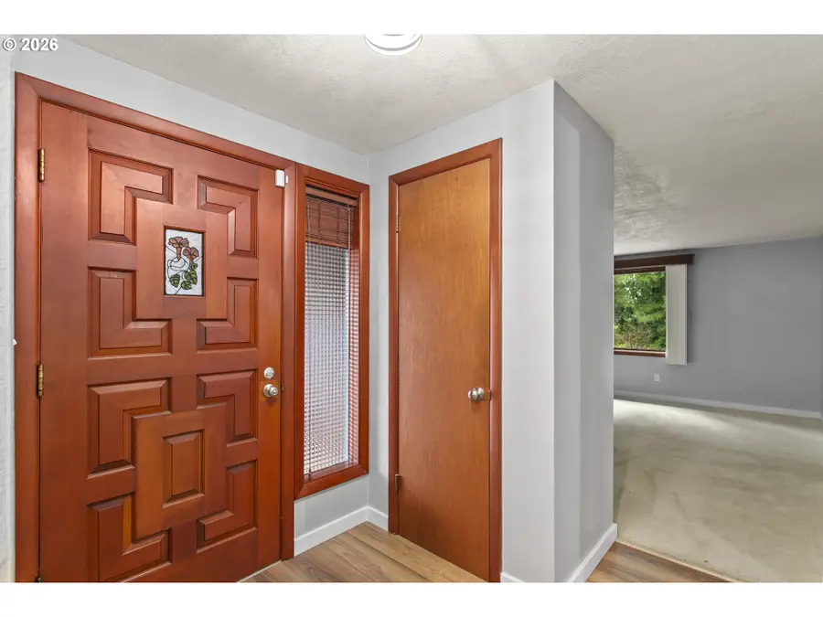 3017 Ammons Dr, Longview, WA 98632 - #3