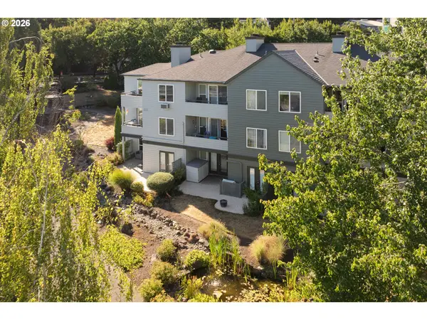 4970 S Landing Dr #203, Portland, OR 97239