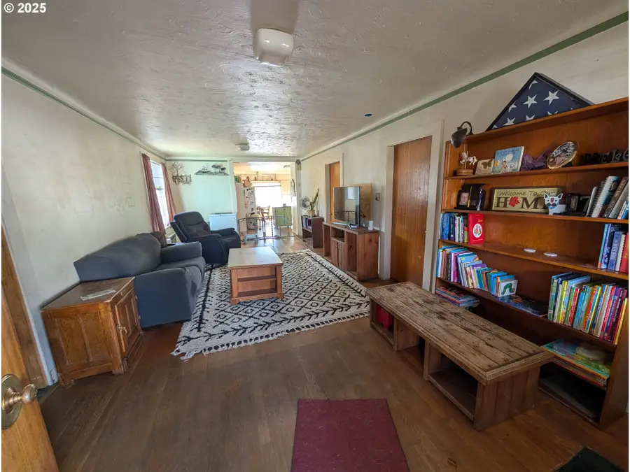 1408 T Ave, La Grande, OR 97850 - Image #2