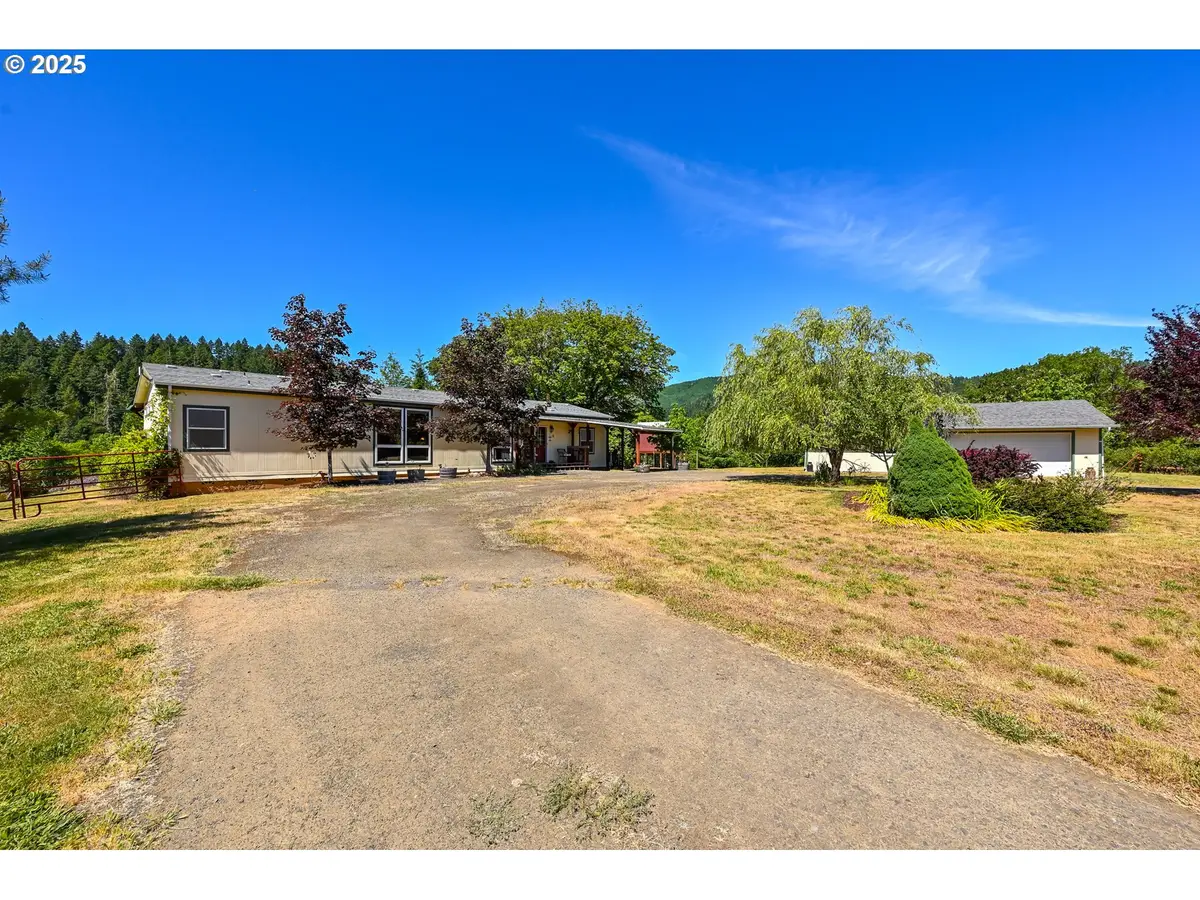 982 Reston Rd, Roseburg, OR 97471 - Image #1