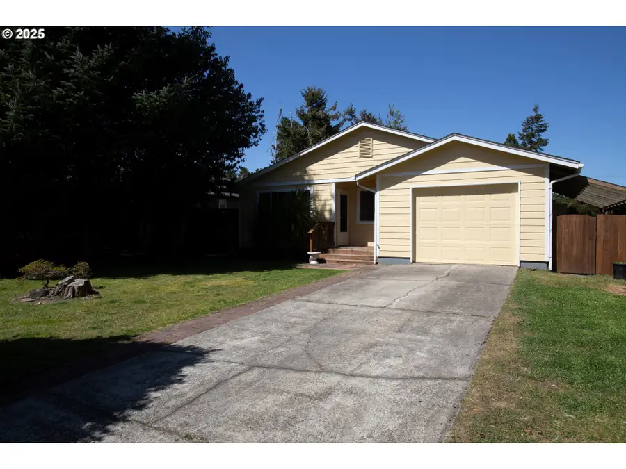 1673 29th St, Florence, OR 97439 - Image #2