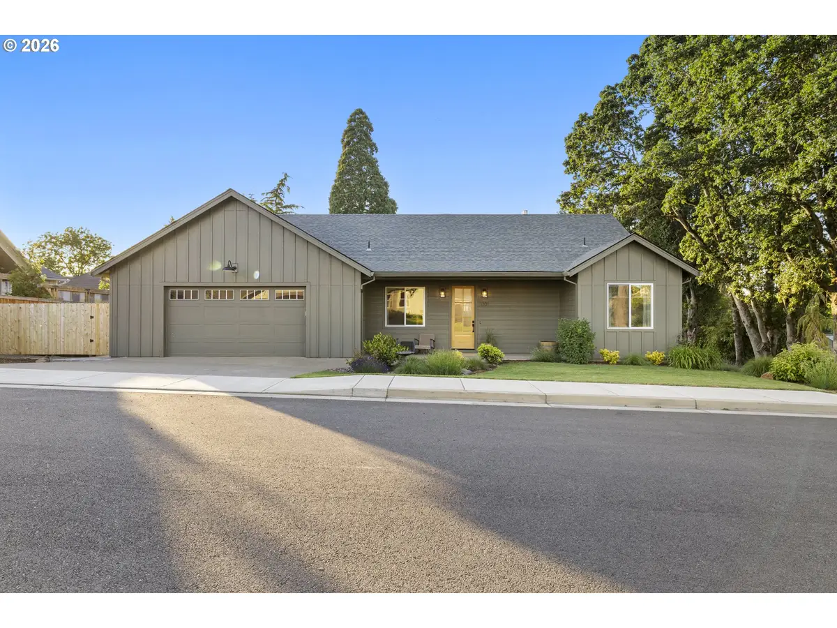 1301 Uff Da St, Silverton, OR 97381 - #1
