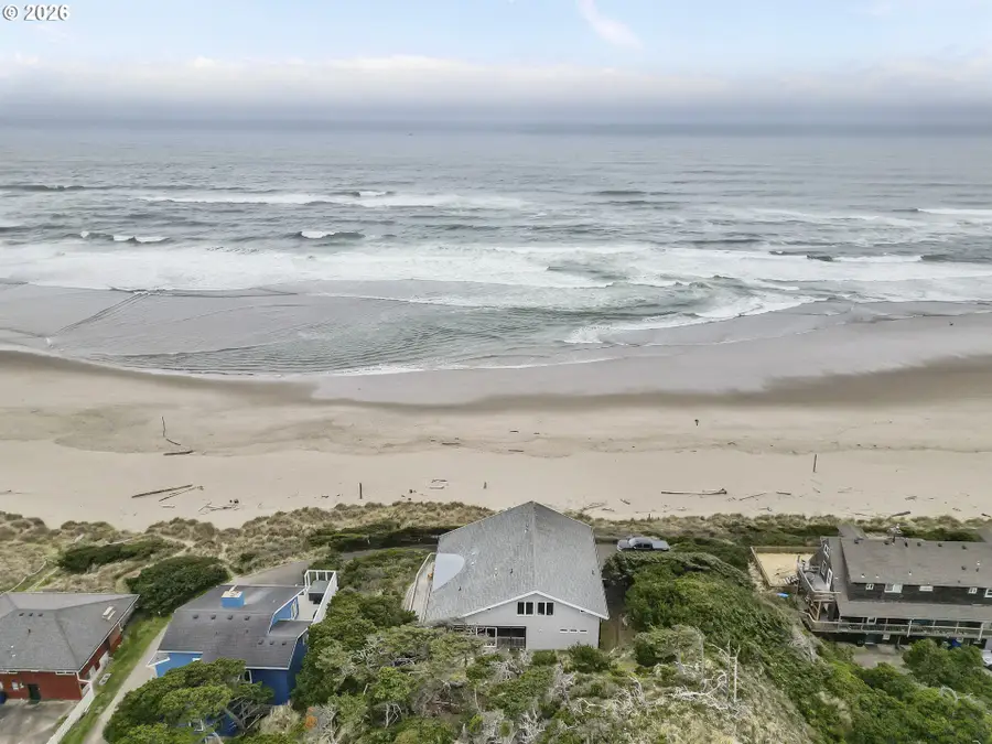 1068 NW 6th Ct, Lincoln City, OR 97367 - #2