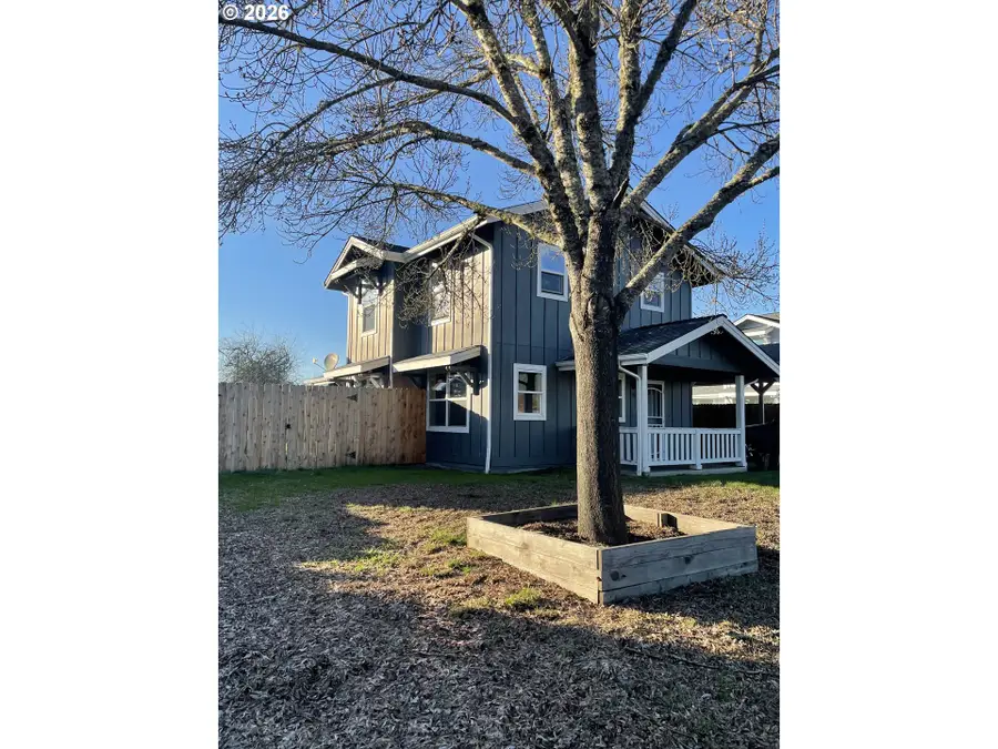 303 Taylor St, Sutherlin, OR 97479 - Image #3