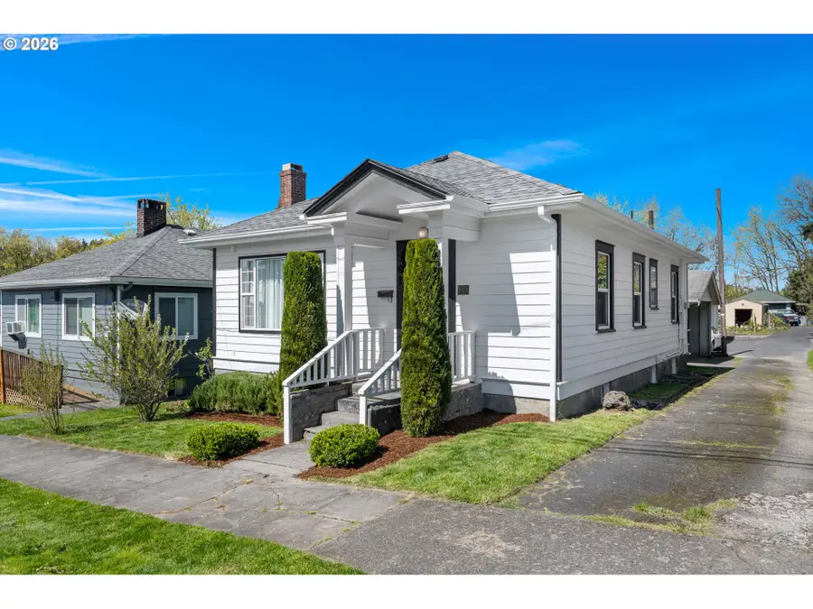 301 Columbia St, Kelso, WA 98626 - #2