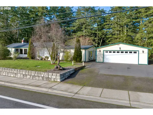 777 Rhododendron Dr, Florence, OR 97439