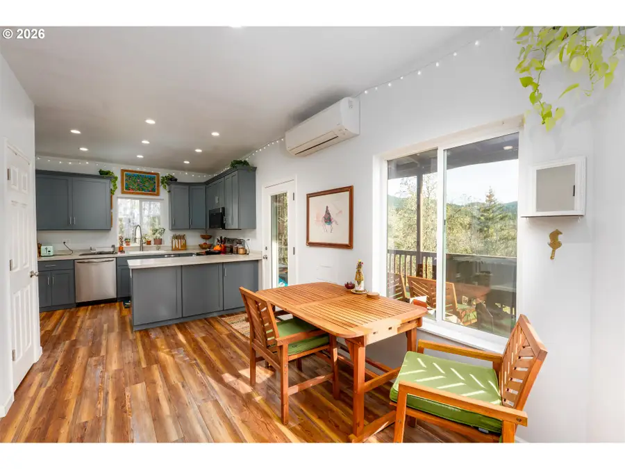 270 Sabrina Ln, Winston, OR 97496 - Image #3