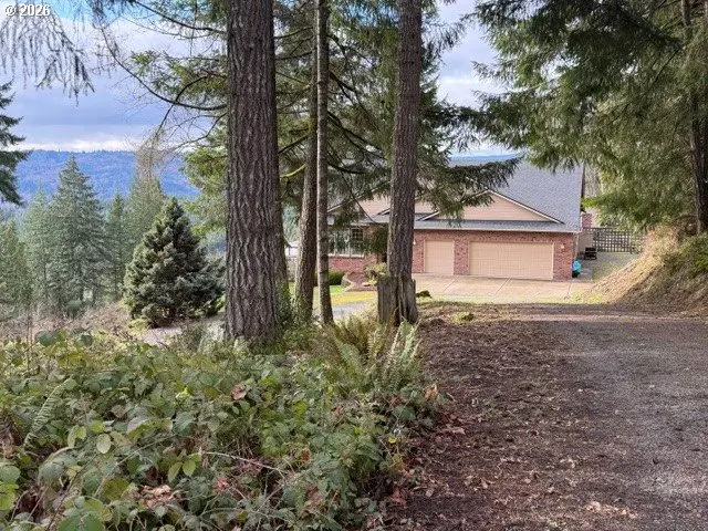 255 Astro Dr, Kelso, WA 98626 - #2