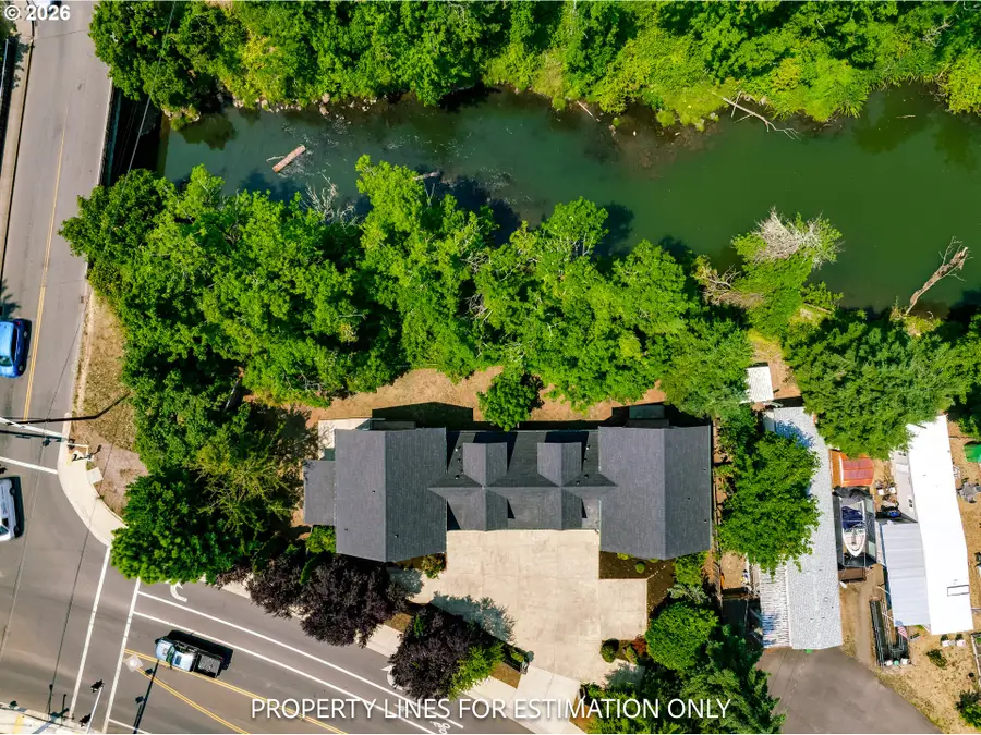 911 N 9th St, Cottage Grove, OR 97424 - #3