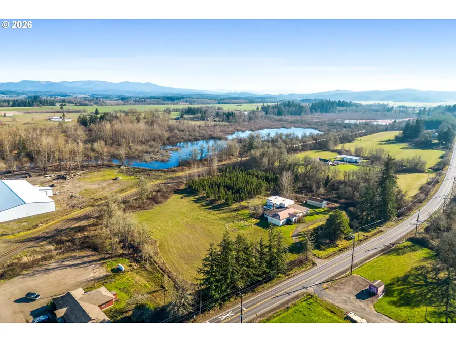 35113 Brewster Rd, Lebanon, OR 97355 - Image #2