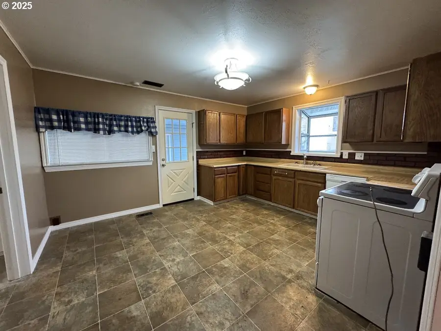 2639 7th St, Baker City, OR 97814 - Image #2