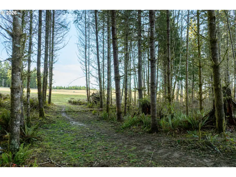 Silverwood Dr #D2, Castle Rock, WA 98611 - #3