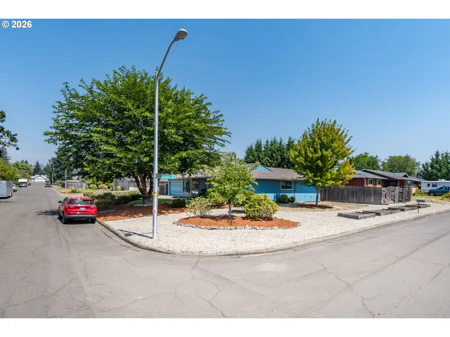 921 W Hickory St, Roseburg, OR 97471 - #3