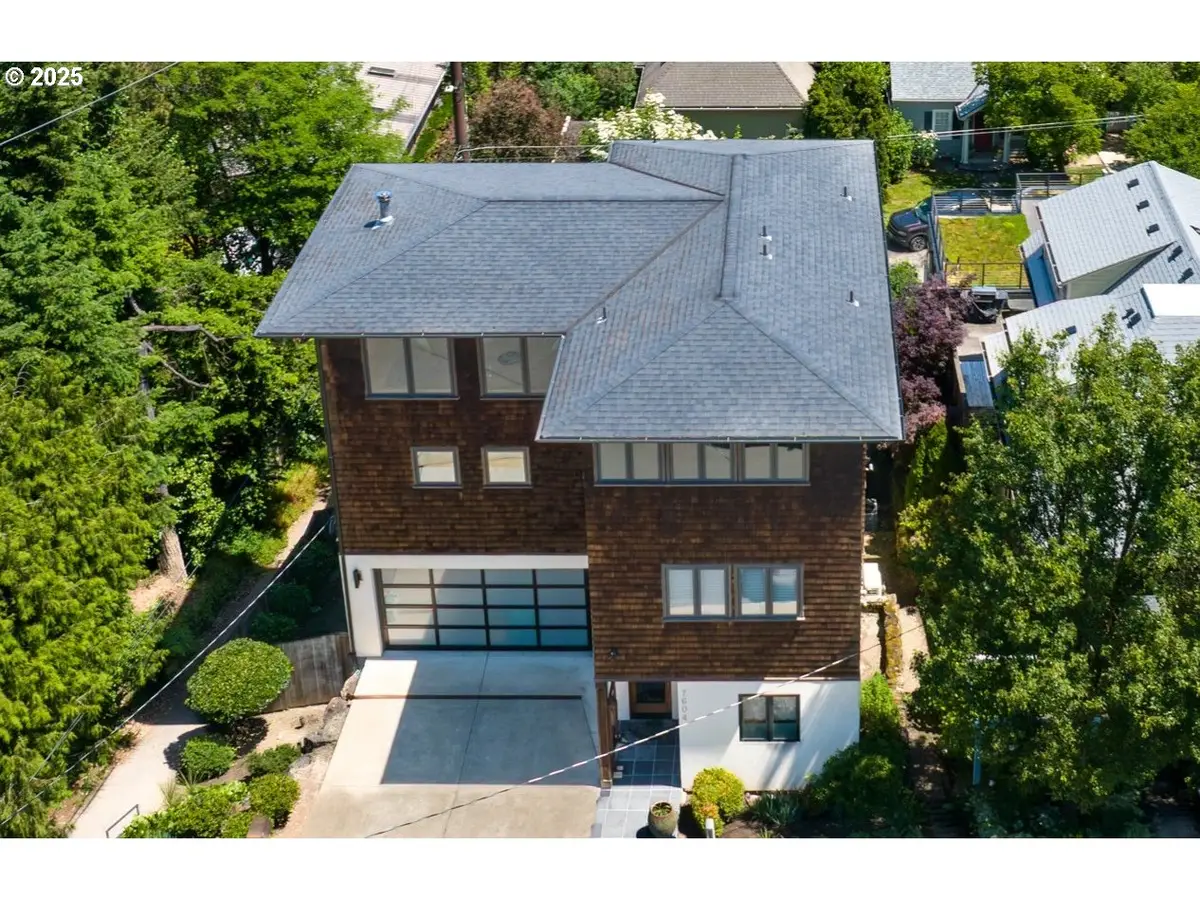 7604 S Hood Ave, Portland, OR 97219 - Image #1