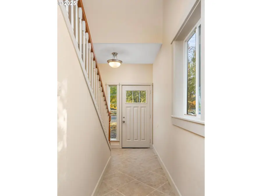 2105 NE Cleveland Ave, Gresham, OR 97030 - Image #3