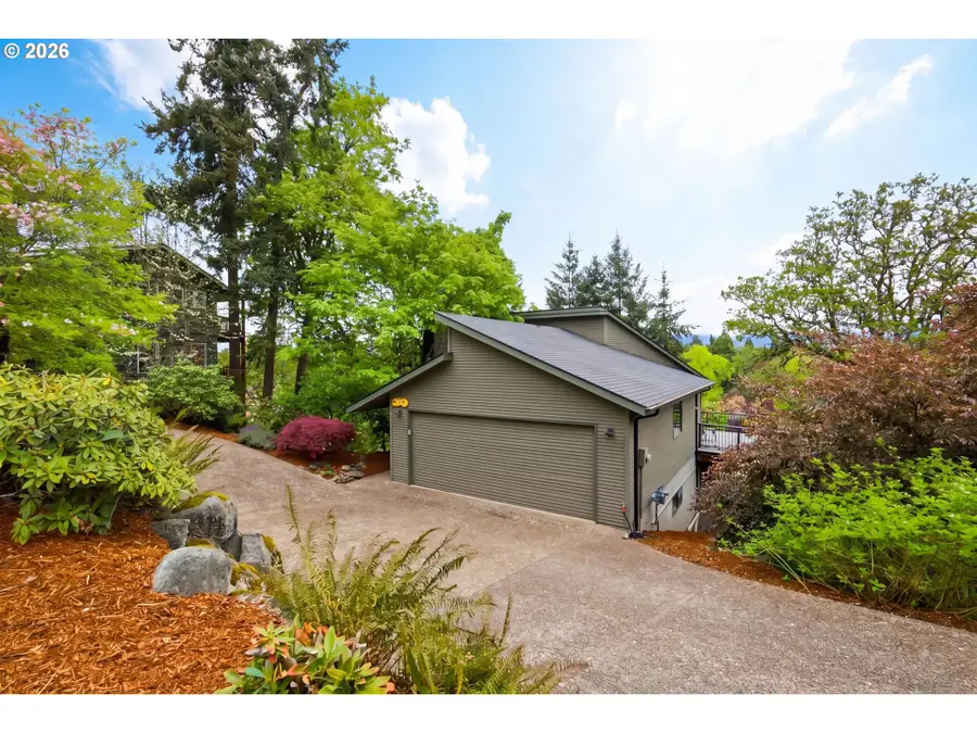 2063 Stonecrest Dr, Eugene, OR 97401 - #2