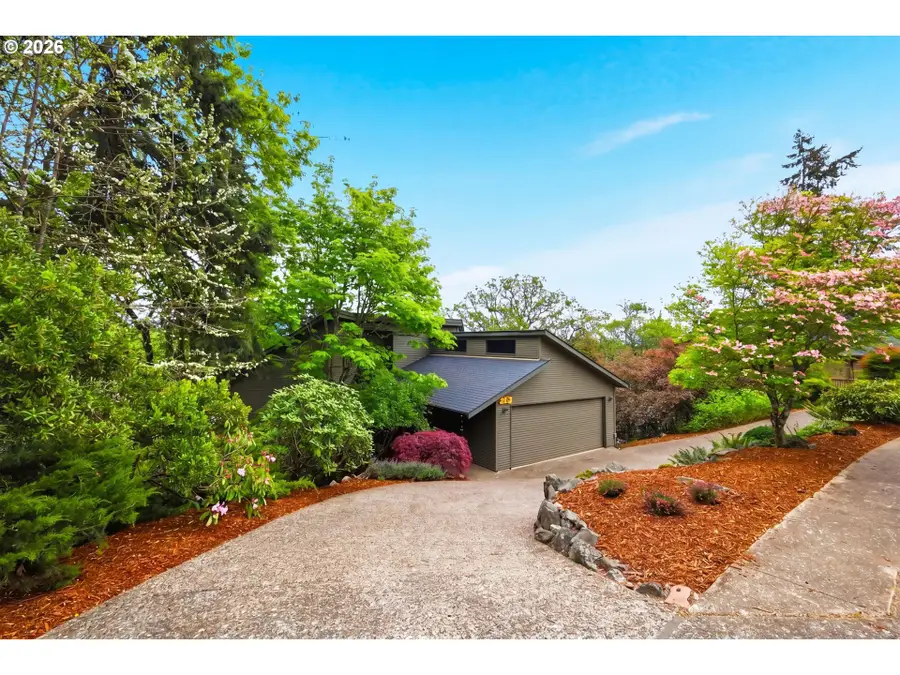 2063 Stonecrest Dr, Eugene, OR 97401 - #3