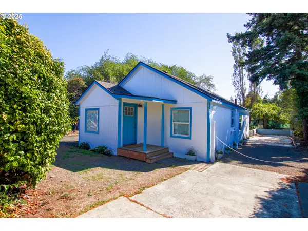 1860 30th St, Florence, OR 97439