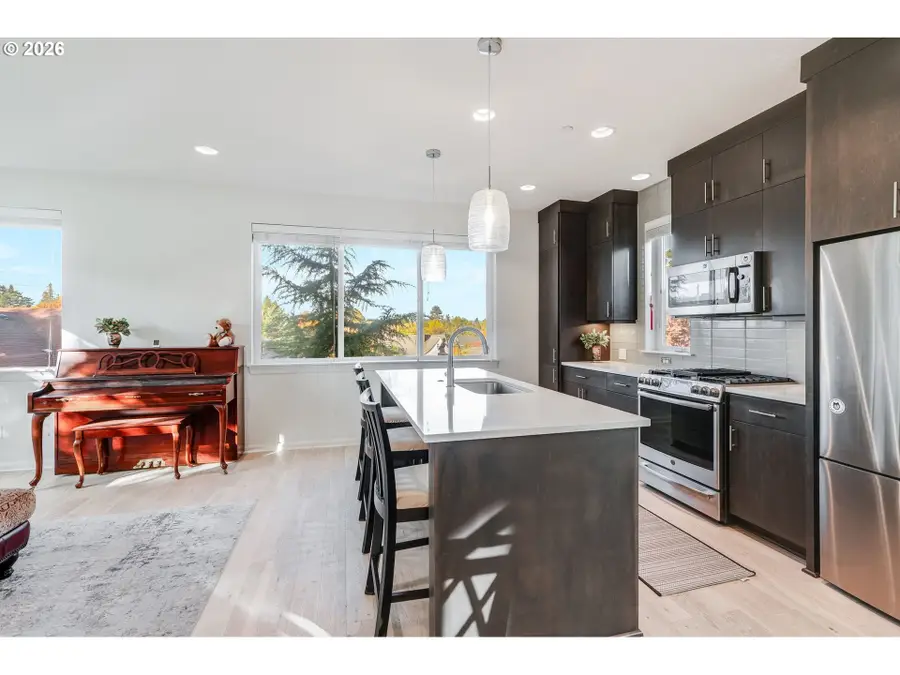 77 NE 58th Ave, Portland, OR 97213 - #3