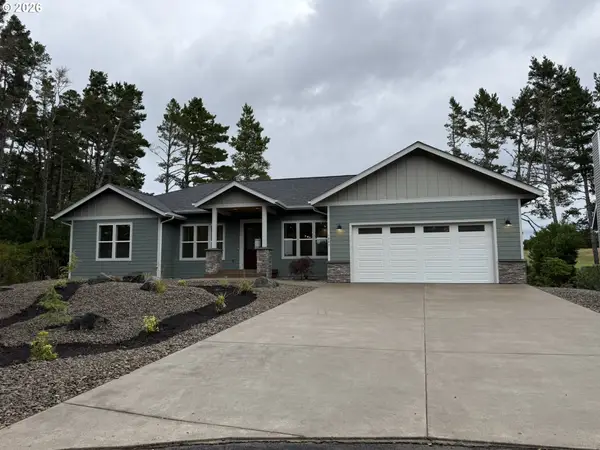 1005 Troon Cir, Florence, OR 97439