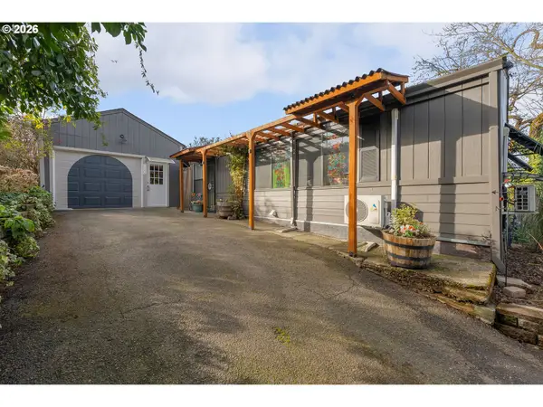 796 W Pilger St, Roseburg, OR 97471