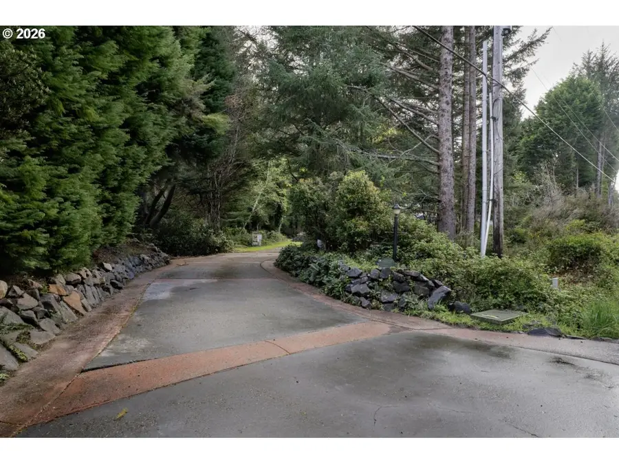 4847 Darlings Loop, Florence, OR 97439 - #2