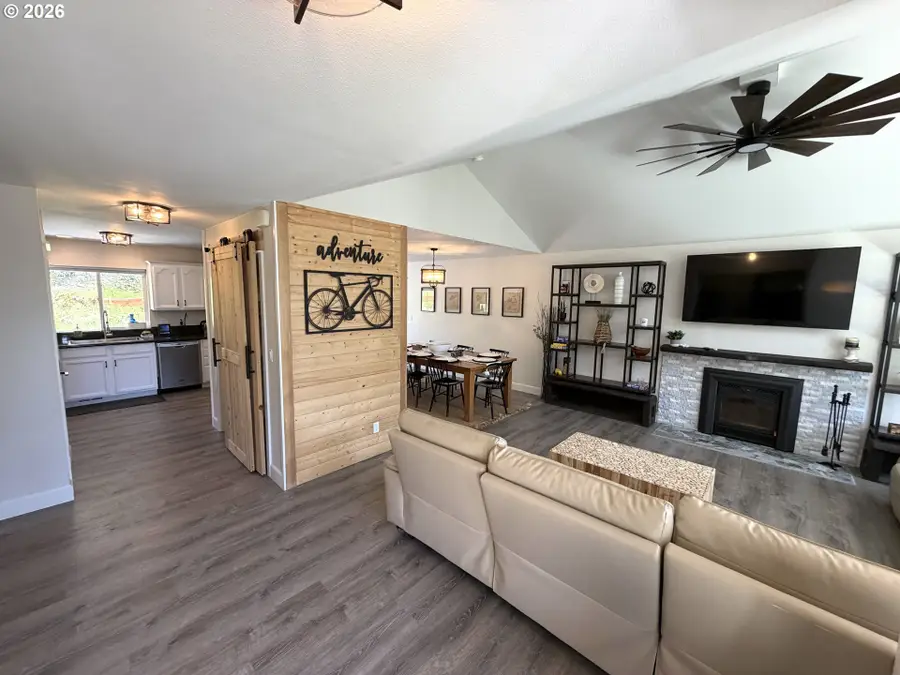 76705 Hazeldell Ct, Oakridge, OR 97463 - #2