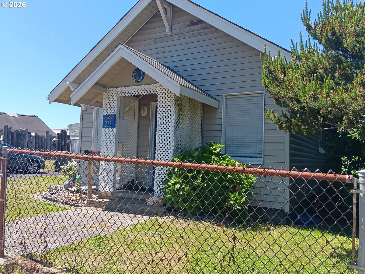 213 NW Cliff St, Newport, OR 97365 - #1