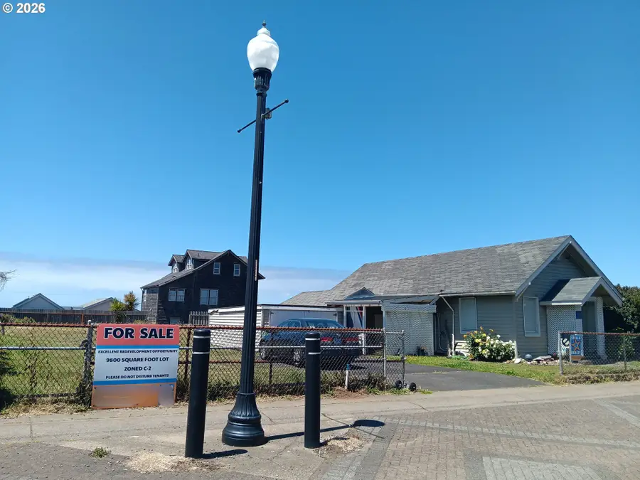 213 NW Cliff St, Newport, OR 97365 - #3