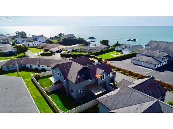 1251 Moore St #A, Brookings, OR 97415