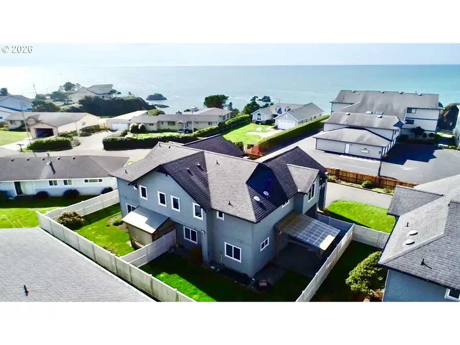 1251 Moore St #A, Brookings, OR 97415 - #2