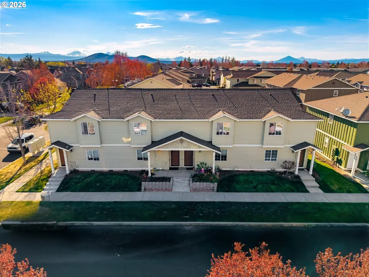 2531 NW Cedar Ave, Redmond, OR 97756 - #1