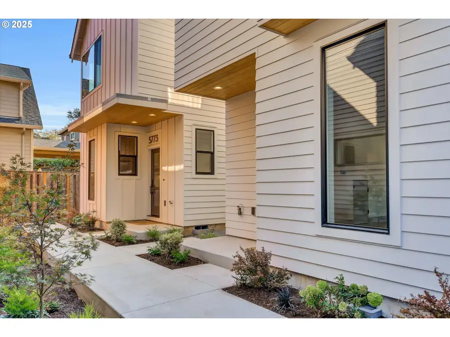 5773 S Kelly Ave, Portland, OR 97239 - Image #2