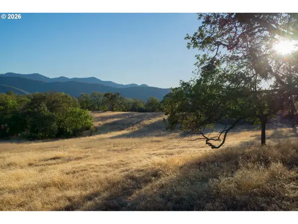10364 Blackwell Rd, CentralPoint, OR 97502