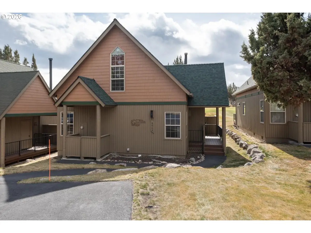 8968 Cliff Swallow Dr, Redmond, OR 97756 - #1