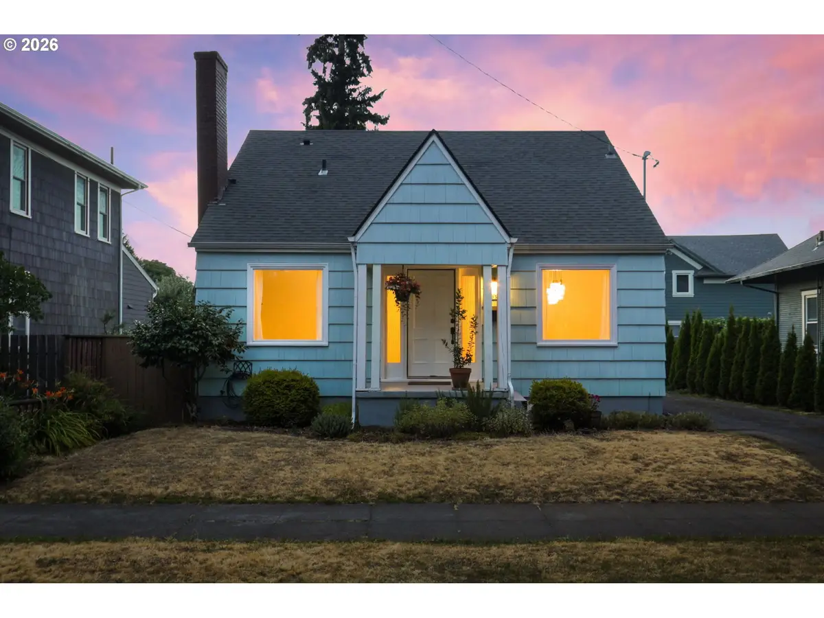 1033 NE Ainsworth St, Portland, OR 97211 - #1
