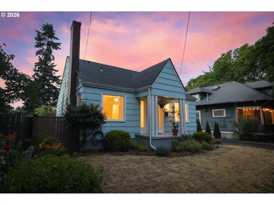 1033 NE Ainsworth St, Portland, OR 97211 - #2